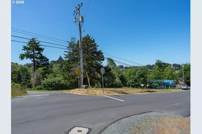 770 3rd St SE, Bandon, OR 97411 - Photo 4