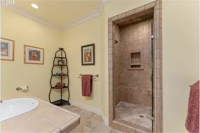 245 Fairway Village Ln, Roseburg, OR 97471 - Photo 32