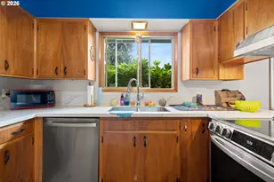 15215 NE Schuyler Ct, Portland, OR 97230 - Photo 10