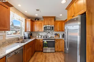 700 SE Tokay St, Winston, OR 97496 - Photo 10