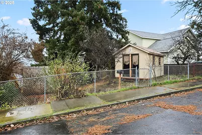 319 W 13th St, The Dalles, OR 97058 - Photo 2