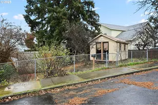319 W 13th St, The Dalles, OR 97058 - Photo 2