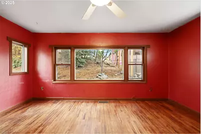 319 W 13th St, The Dalles, OR 97058 - Photo 6