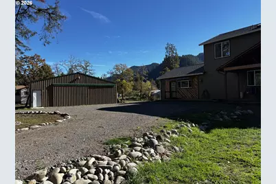 47426 School St, Oakridge, OR 97463 - Photo 2