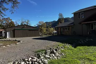 47426 School St, Oakridge, OR 97463 - Photo 2