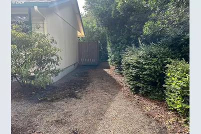 2022 40th St, Florence, OR 97439 - Photo 8