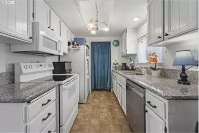 12160 SW Royal Ct #D, King City, OR 97224 - Photo 14