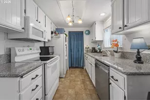 12160 SW Royal Ct, King City, OR 97224 - Photo 14