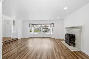 955 S 44th St, Springfield, OR 97478 - Photo 8