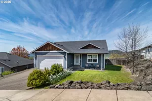 1944 NE Sunset Loop Dr, Roseburg, OR 97470 - Photo 2