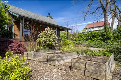 615 SE Spokane St, Portland, OR 97202 - Photo 4