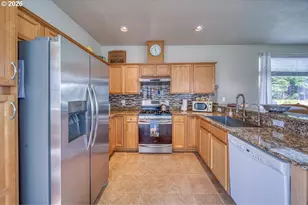 781 Kentucky Ave, Coos Bay, OR 97420 - Photo 14