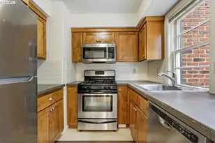 235 NE 61st Ave, Portland, OR 97213 - Photo 10