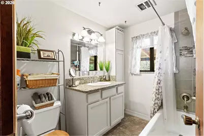 928 Old Stage Rd, Wolf Creek, OR 97497 - Photo 20