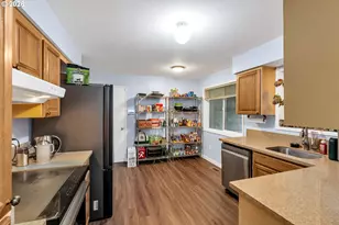 1320 SW 31st St, Gresham, OR 97080 - Photo 14