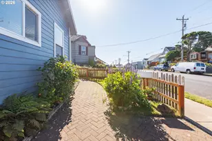 561 W Olive St, Newport, OR 97365 - Photo 32