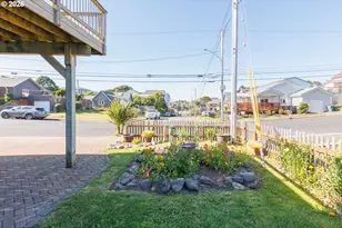 561 W Olive St, Newport, OR 97365 - Photo 38