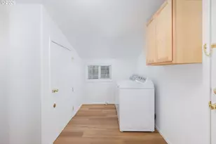 561 W Olive St, Newport, OR 97365 - Photo 8
