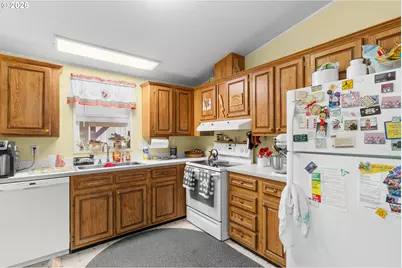 700 N Mill St #13, Creswell, OR 97426 - Photo 6