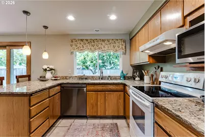 886 River Hills Dr, Springfield, OR 97477 - Photo 14