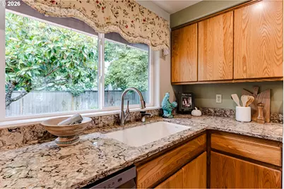 886 River Hills Dr, Springfield, OR 97477 - Photo 12