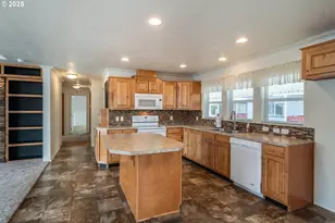 1000 E Central Ave, Sutherlin, OR 97479 - Photo 18