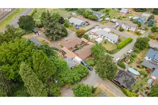 229 Holeman Ave, Eugene, OR 97404 - Photo 16