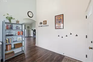 1076 S 40th Pl, Springfield, OR 97478 - Photo 2