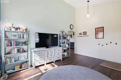 1076 S 40th Pl, Springfield, OR 97478 - Photo 4