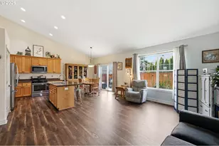 1076 S 40th Pl, Springfield, OR 97478 - Photo 8