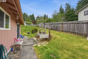 740 H St, Coos Bay, OR 97420 - Photo 6