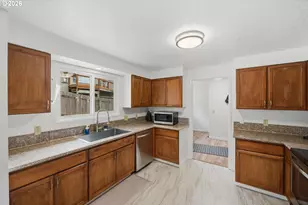 740 H St, Coos Bay, OR 97420 - Photo 10