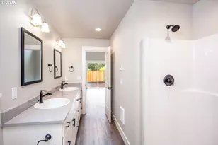 1384 Jacobs Dr, Eugene, OR 97402 - Photo 12