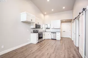 1384 Jacobs Dr, Eugene, OR 97402 - Photo 6