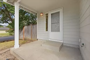 801 E Hilltop Dr, Newberg, OR 97132 - Photo 4