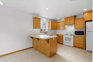 801 E Hilltop Dr, Newberg, OR 97132 - Photo 12