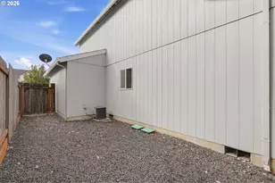 801 E Hilltop Dr, Newberg, OR 97132 - Photo 38