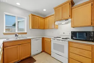 801 E Hilltop Dr, Newberg, OR 97132 - Photo 14