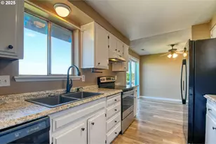 413 SW Nye Ave, Pendleton, OR 97801 - Photo 6