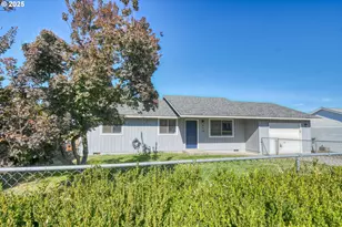 413 SW Nye Ave, Pendleton, OR 97801 - Photo 2