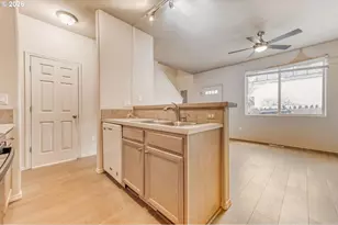 38573 Cascadia Village Dr, Sandy, OR 97055 - Photo 14