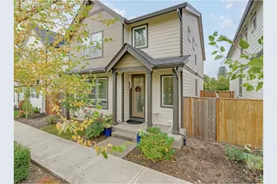 579 NW Adams Ave, Hillsboro, OR 97124 - Photo 2