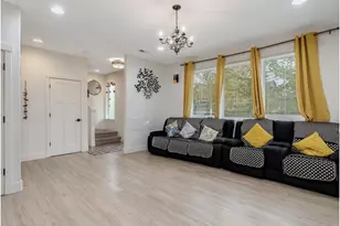 579 NW Adams Ave, Hillsboro, OR 97124 - Photo 8