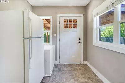 318 Koons St, Silverton, OR 97381 - Photo 14
