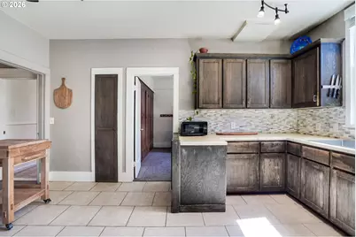 318 Koons St, Silverton, OR 97381 - Photo 12