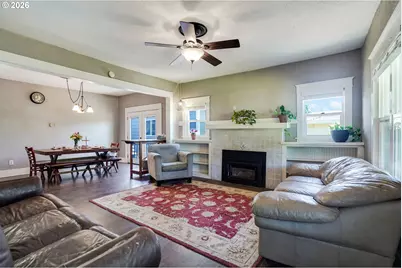 318 Koons St, Silverton, OR 97381 - Photo 6