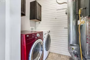 318 Koons St, Silverton, OR 97381 - Photo 16