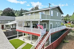 247 NE Washington St, White Salmon, WA 98672 - Photo 1