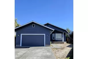 1354 Forestview Dr, Grants Pass, OR 97527 - Photo 2