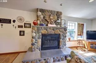 324 Elk Run Ave, Cannon Beach, OR 97110 - Photo 4
